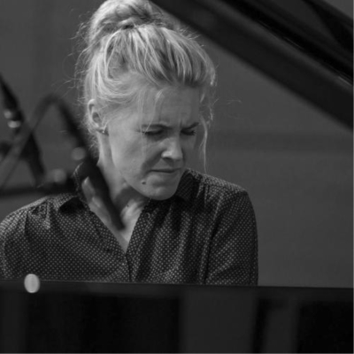 Nghệ sĩ piano JULIA KADEL